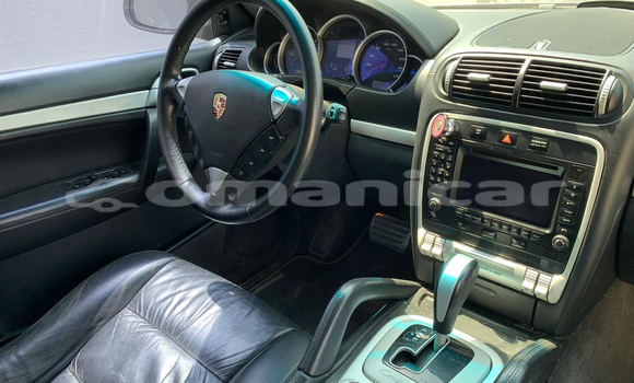 Buy Used Chevrolet Silverado Silver Car in Suhar in al-Batinah Buy Used Chevrolet Silverado Silver Car in Suhar in al-Batinah