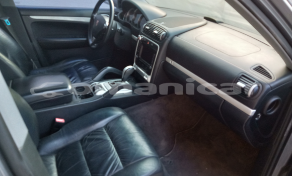 Buy Used Porsche Cayenne Silver Car in Suhar in al-Batinah Buy Used Porsche Cayenne Silver Car in Suhar in al-Batinah