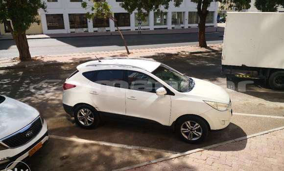 Buy Used Hyundai Tucson White Car in Ruwi in Masqat Buy Used Hyundai Tucson White Car in Ruwi in Masqat
