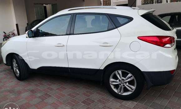 Buy Used Hyundai Tucson White Car in Ruwi in Masqat Buy Used Hyundai Tucson White Car in Ruwi in Masqat