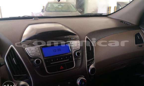 Buy Used Hyundai Tucson White Car in Ruwi in Masqat Buy Used Hyundai Tucson White Car in Ruwi in Masqat