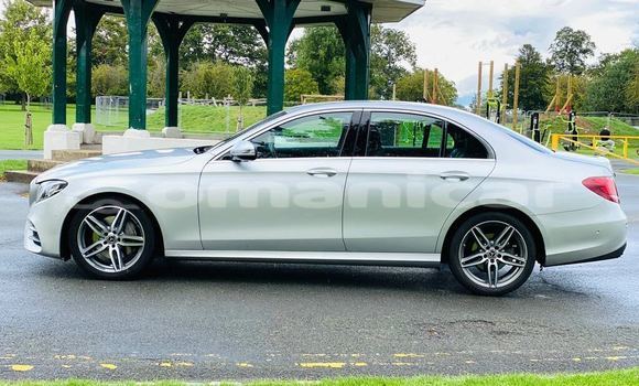 Buy Used Mercedes-Benz E–Class Beige Car in al–Buraymi in adh-Dhahirah Buy Used Mercedes-Benz E–Class Beige Car in al–Buraymi in adh-Dhahirah