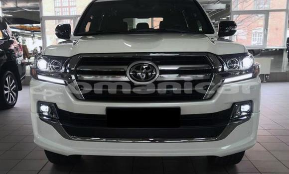 Buy Used Toyota Land Cruiser White Car in al–Khaburah in al-Batinah Buy Used Toyota Land Cruiser White Car in al–Khaburah in al-Batinah