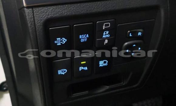 Buy Used Toyota Land Cruiser White Car in al–Khaburah in al-Batinah Buy Used Toyota Land Cruiser White Car in al–Khaburah in al-Batinah