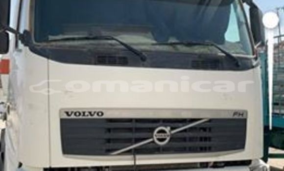 Buy Used Volvo 440 White Car in Muscat in Masqat