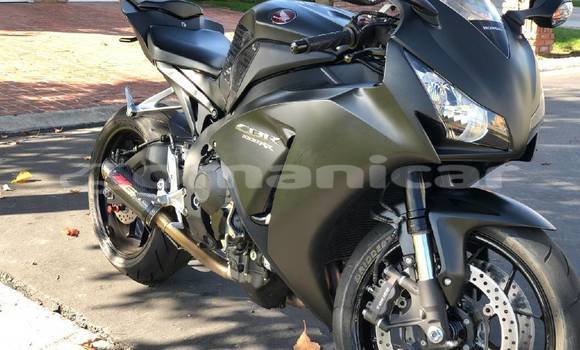 Buy Used Honda CBR 1000 RR Black Bike in al–Buraymi in adh-Dhahirah Buy Used Honda CBR 1000 RR Black Bike in al–Buraymi in adh-Dhahirah