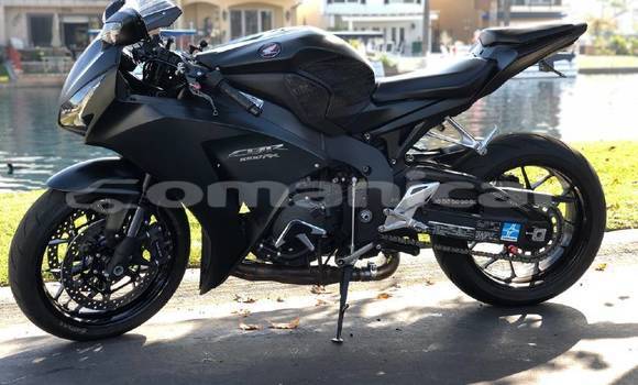 Buy Used Honda CBR 1000 RR Black Bike in al–Buraymi in adh-Dhahirah Buy Used Honda CBR 1000 RR Black Bike in al–Buraymi in adh-Dhahirah