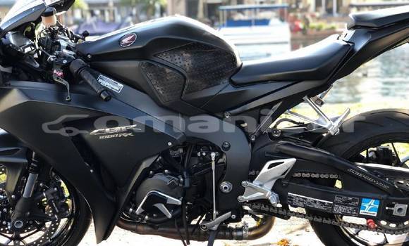 Buy Used Honda CBR 1000 RR Black Bike in al–Buraymi in adh-Dhahirah Buy Used Honda CBR 1000 RR Black Bike in al–Buraymi in adh-Dhahirah