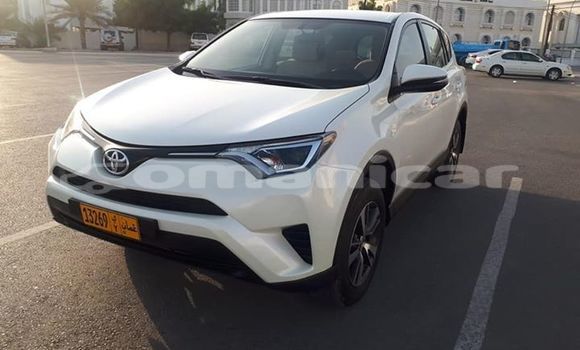 Buy Used Toyota RAV4 White Car in Muscat in Masqat Buy Used Toyota RAV4 White Car in Muscat in Masqat