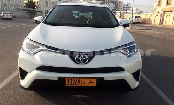 Buy Used Toyota RAV4 White Car in Muscat in Masqat Buy Used Toyota RAV4 White Car in Muscat in Masqat