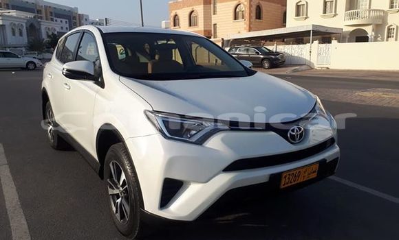 Buy Used Toyota RAV4 White Car in Muscat in Masqat Buy Used Toyota RAV4 White Car in Muscat in Masqat