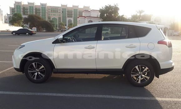 Buy Used Toyota RAV4 White Car in Muscat in Masqat Buy Used Toyota RAV4 White Car in Muscat in Masqat