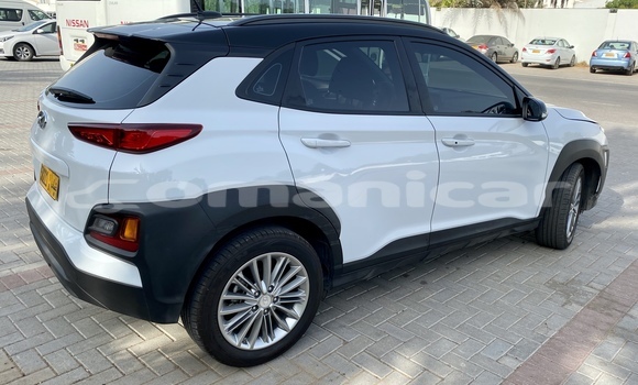 Buy Used Hyundai Kona White Car in Azaiba in Masqat Buy Used Hyundai Kona White Car in Azaiba in Masqat
