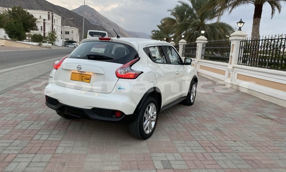 Buy Used Nissan Juke White Car in Muscat in Masqat Buy Used Nissan Juke White Car in Muscat in Masqat