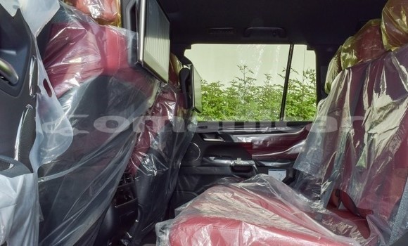 Buy Used Lexus LX 570 White Car in Muscat in Masqat Buy Used Lexus LX 570 White Car in Muscat in Masqat