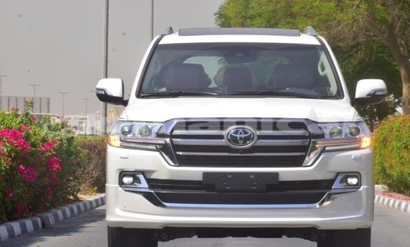 Buy Used Toyota Land Cruiser White Car in Muscat in Masqat Buy Used Toyota Land Cruiser White Car in Muscat in Masqat