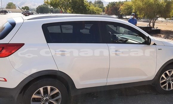 Buy Used Kia Sportage White Car in Wadi Al Kabir in Masqat Buy Used Kia Sportage White Car in Wadi Al Kabir in Masqat