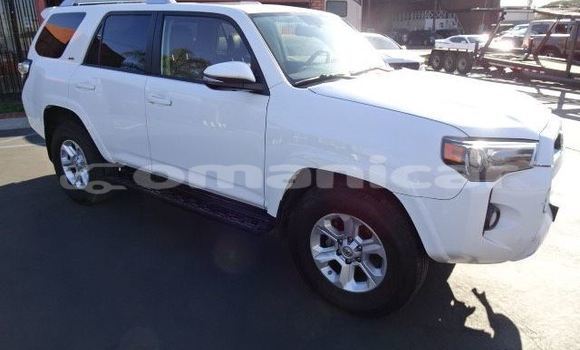Buy Used Toyota 4Runner White Car in Muscat in Masqat Buy Used Toyota 4Runner White Car in Muscat in Masqat