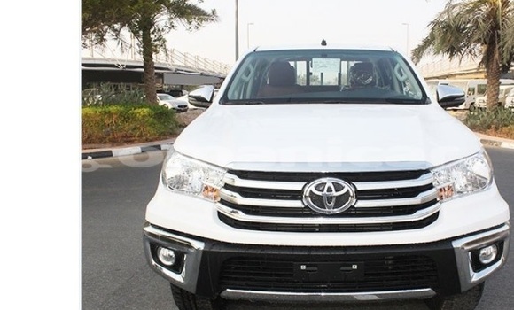 Buy Used Toyota Hilux White Car in Muscat in Masqat