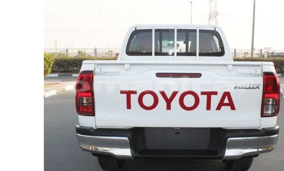 Buy Used Toyota Hilux White Car in Muscat in Masqat Buy Used Toyota Hilux White Car in Muscat in Masqat