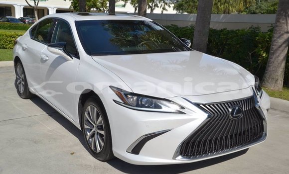 Buy Used Lexus ES White Car in al–Masna'ah in al-Batinah Buy Used Lexus ES White Car in al–Masna'ah in al-Batinah