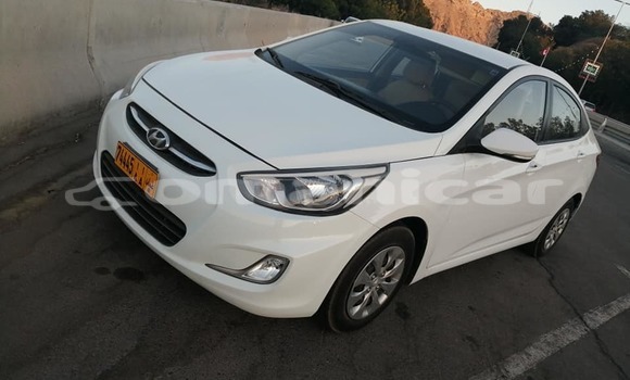 Buy Used Hyundai Accent White Car in al–Buraymi in adh-Dhahirah Buy Used Hyundai Accent White Car in al–Buraymi in adh-Dhahirah