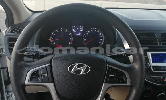 Buy Used Hyundai Accent White Car in al–Buraymi in adh-Dhahirah Buy Used Hyundai Accent White Car in al–Buraymi in adh-Dhahirah
