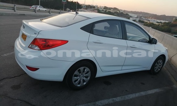 Buy Used Hyundai Accent White Car in al–Buraymi in adh-Dhahirah Buy Used Hyundai Accent White Car in al–Buraymi in adh-Dhahirah