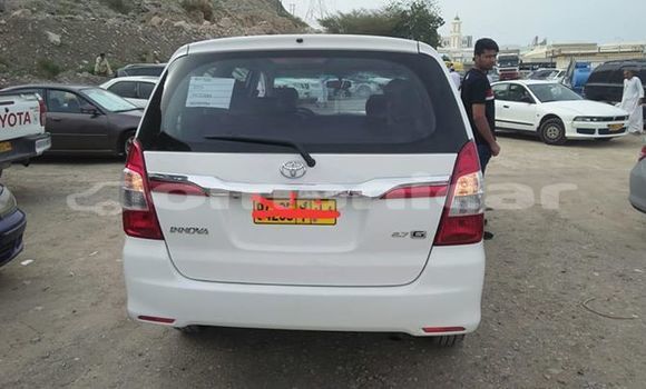 Buy Used Toyota Innova White Car in Al khuwair in al-Batinah Buy Used Toyota Innova White Car in Al khuwair in al-Batinah