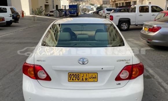 Buy Used Toyota Corolla White Car in al–Buraymi in adh-Dhahirah Buy Used Toyota Corolla White Car in al–Buraymi in adh-Dhahirah