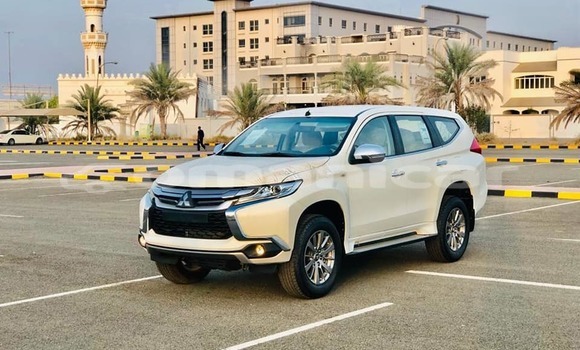 Buy Used Mitsubishi Montero White Car in al–Buraymi in adh-Dhahirah Buy Used Mitsubishi Montero White Car in al–Buraymi in adh-Dhahirah