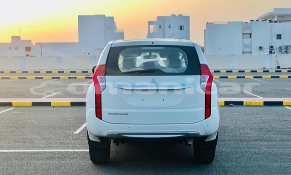 Buy Used Mitsubishi Montero White Car in al–Buraymi in adh-Dhahirah Buy Used Mitsubishi Montero White Car in al–Buraymi in adh-Dhahirah