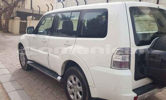 Buy Used Mitsubishi Pajero White Car in al–Buraymi in adh-Dhahirah Buy Used Mitsubishi Pajero White Car in al–Buraymi in adh-Dhahirah