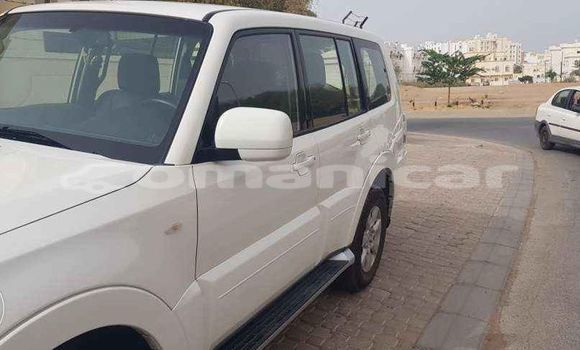 Buy Used Mitsubishi Pajero White Car in al–Buraymi in adh-Dhahirah Buy Used Mitsubishi Pajero White Car in al–Buraymi in adh-Dhahirah