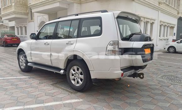 Buy Used Mitsubishi Pajero White Car in al–Buraymi in adh-Dhahirah Buy Used Mitsubishi Pajero White Car in al–Buraymi in adh-Dhahirah