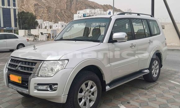 Buy Used Mitsubishi Pajero White Car in al–Buraymi in adh-Dhahirah Buy Used Mitsubishi Pajero White Car in al–Buraymi in adh-Dhahirah