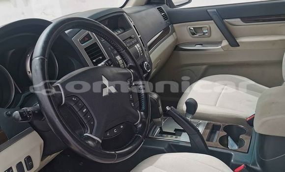 Buy Used Mitsubishi Pajero White Car in al–Buraymi in adh-Dhahirah Buy Used Mitsubishi Pajero White Car in al–Buraymi in adh-Dhahirah