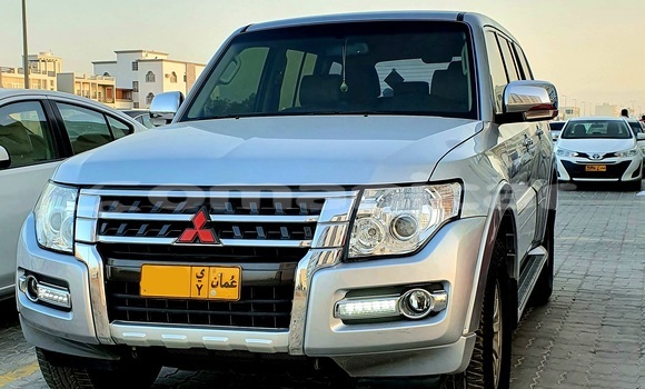 Buy Used Mitsubishi Pajero Silver Car in Muscat in Masqat Buy Used Mitsubishi Pajero Silver Car in Muscat in Masqat