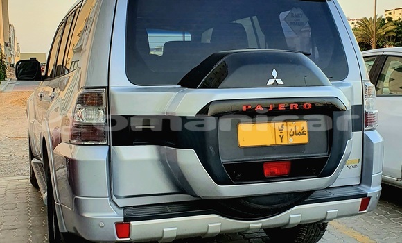 Buy Used Mitsubishi Pajero Silver Car in Muscat in Masqat Buy Used Mitsubishi Pajero Silver Car in Muscat in Masqat
