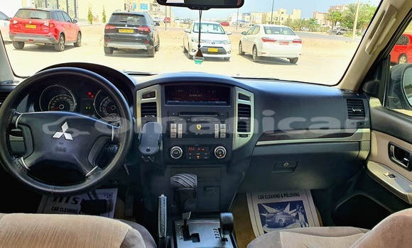 Buy Used Mitsubishi Pajero Silver Car in Muscat in Masqat Buy Used Mitsubishi Pajero Silver Car in Muscat in Masqat