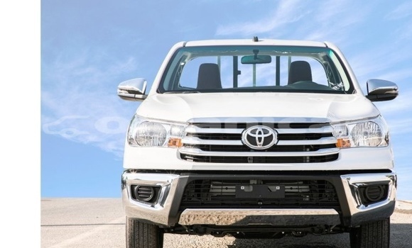 Buy Used Toyota Hilux White Car in Muscat in Masqat