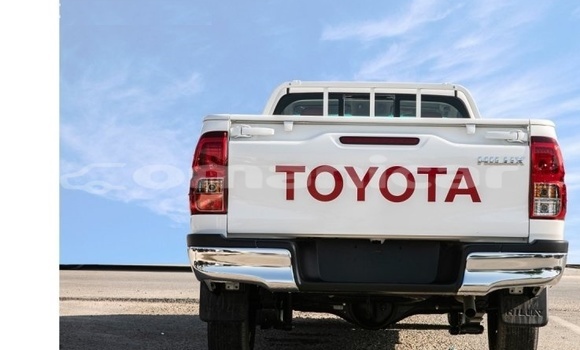 Buy Used Toyota Hilux White Car in Muscat in Masqat Buy Used Toyota Hilux White Car in Muscat in Masqat