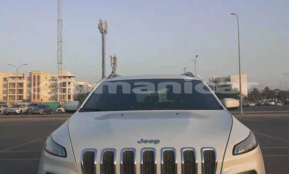 Buy Used Jeep Cherokee White Car in Muscat in Masqat