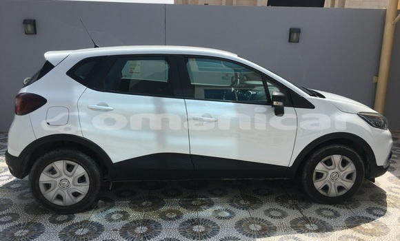 Buy Used Renault Captur White Car in Suhar in al-Batinah