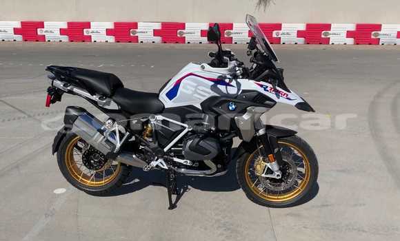 Buy Used BMW R1200GS Adventure White Bike in Muscat in Masqat Buy Used BMW R1200GS Adventure White Bike in Muscat in Masqat