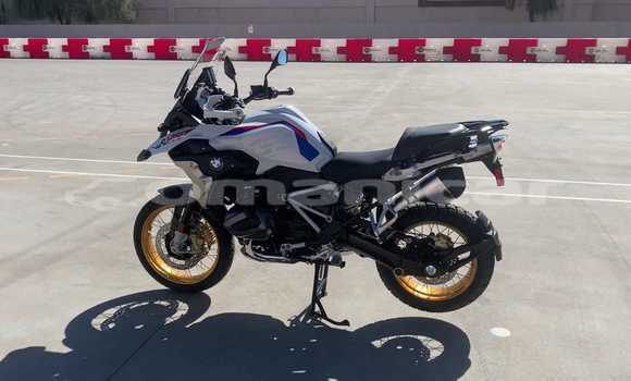 Buy Used BMW R1200GS Adventure White Bike in Muscat in Masqat Buy Used BMW R1200GS Adventure White Bike in Muscat in Masqat