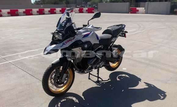 Buy Used BMW R1200GS Adventure White Bike in Muscat in Masqat Buy Used BMW R1200GS Adventure White Bike in Muscat in Masqat