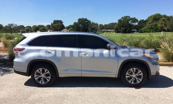 Buy Used Toyota Highlander White Car in al–Khaburah in al-Batinah Buy Used Toyota Highlander White Car in al–Khaburah in al-Batinah