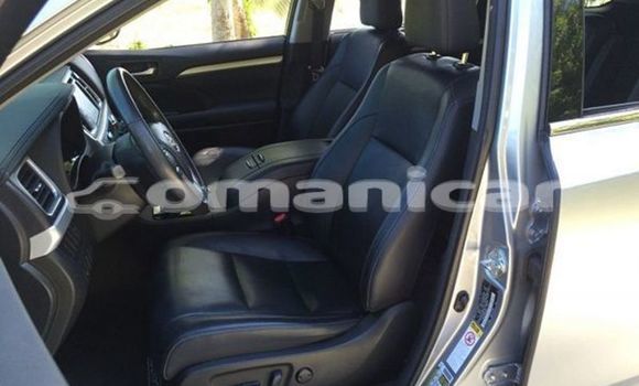 Buy Used Toyota Highlander White Car in al–Khaburah in al-Batinah Buy Used Toyota Highlander White Car in al–Khaburah in al-Batinah