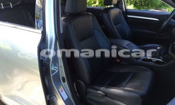 Buy Used Toyota Highlander White Car in al–Khaburah in al-Batinah Buy Used Toyota Highlander White Car in al–Khaburah in al-Batinah